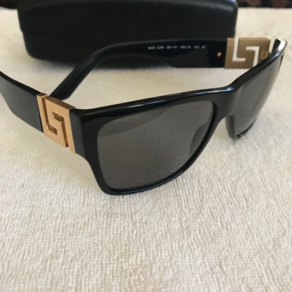 VERSACE VE4296 POLARIZED // Men's Sunglasses.